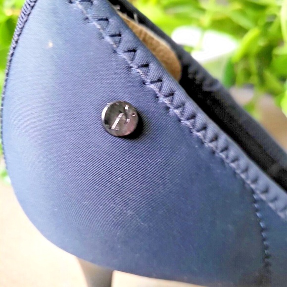 Simply Vera Vera Wang Stevie All-Over Stretch Heels Shoes Pumps Black sz 9 Navy - Picture 3 of 7